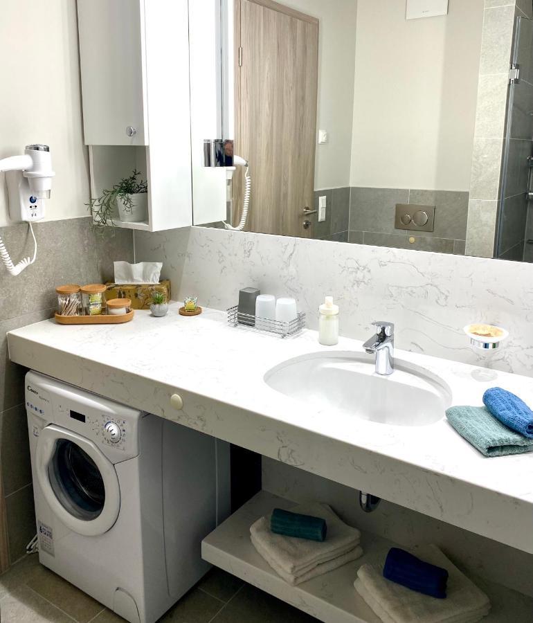 Atrium Apartman Heviz Mit Panoramaterrasse Und Tiefgarage Экстерьер фото