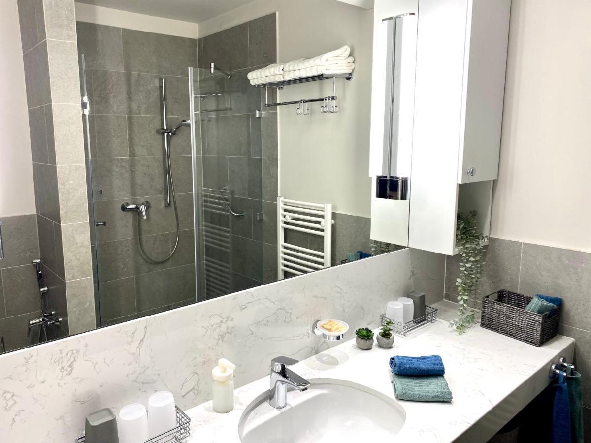 Atrium Apartman Heviz Mit Panoramaterrasse Und Tiefgarage Экстерьер фото