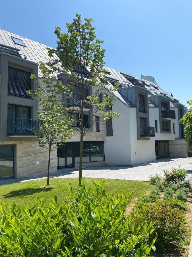 Atrium Apartman Heviz Mit Panoramaterrasse Und Tiefgarage Экстерьер фото