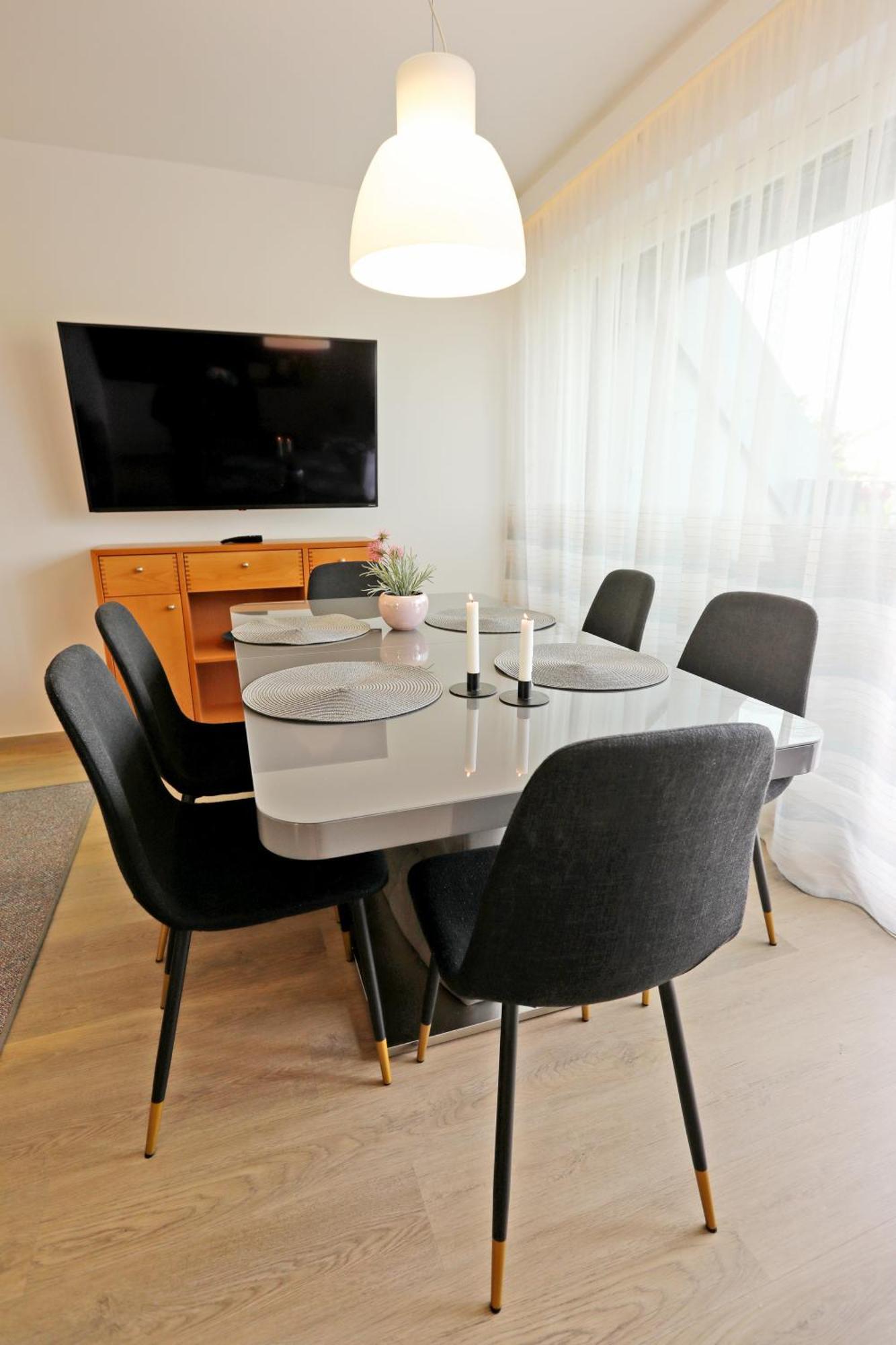 Atrium Apartman Heviz Mit Panoramaterrasse Und Tiefgarage Экстерьер фото