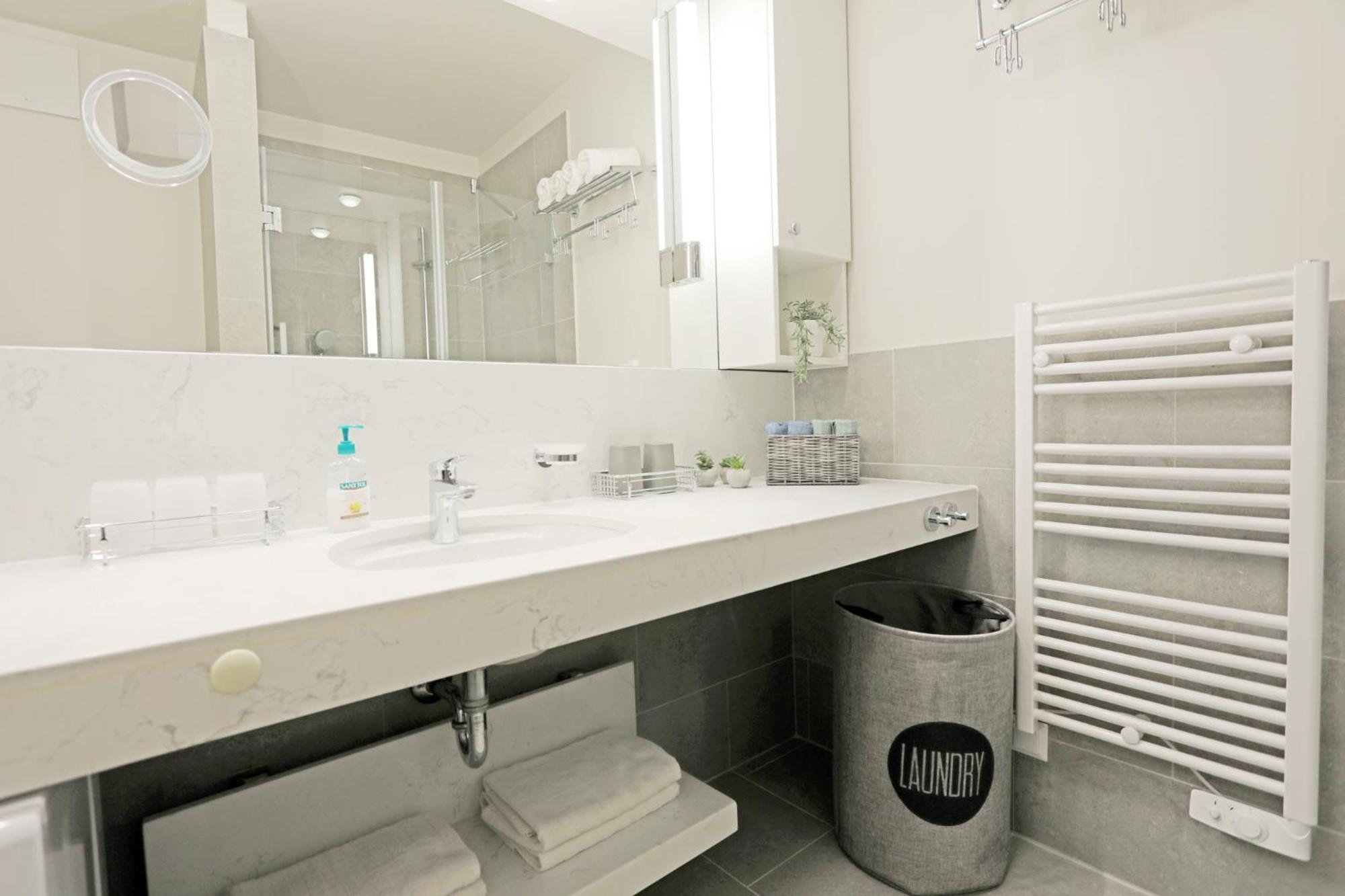 Atrium Apartman Heviz Mit Panoramaterrasse Und Tiefgarage Экстерьер фото